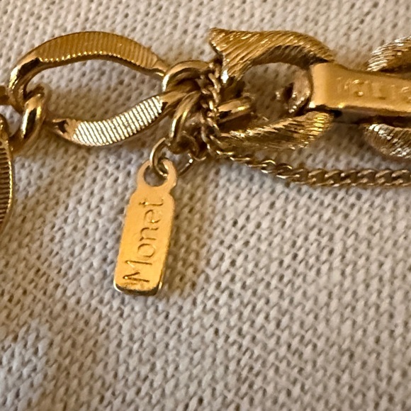 Monet Vintage Gold Plated Link Bracelet with 3 Charms & Safety Chain. Signed. - Picture 6 of 7